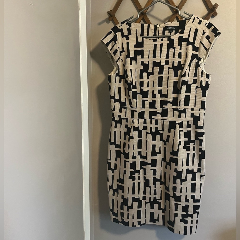 Tahari Arthur S Levine beautiful dress size 12